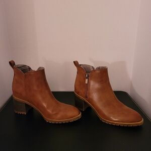 Life Stride Womens Michelle Brown Ankle Zip Up Boots 5M